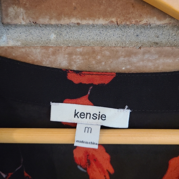 NWT Kensie Black with Red Shear Flowy Floral Bell Sleeve Blouse SZ M - Picture 9 of 12